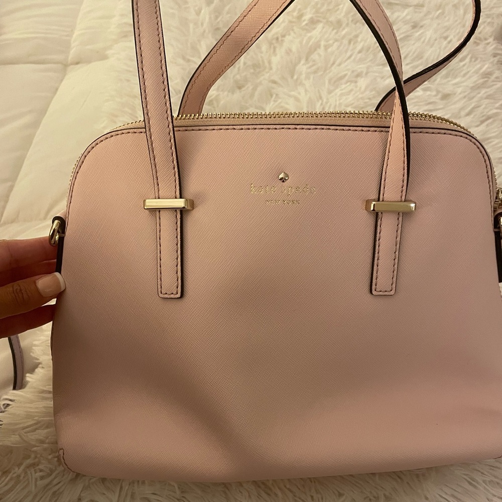 Kate Spade New York
CEDAR STREET ELISSA SHOULDER BAG